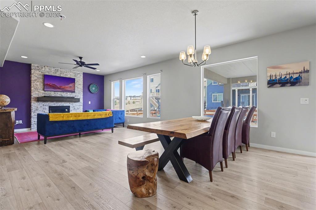 Image 13 of 45: Dining Area