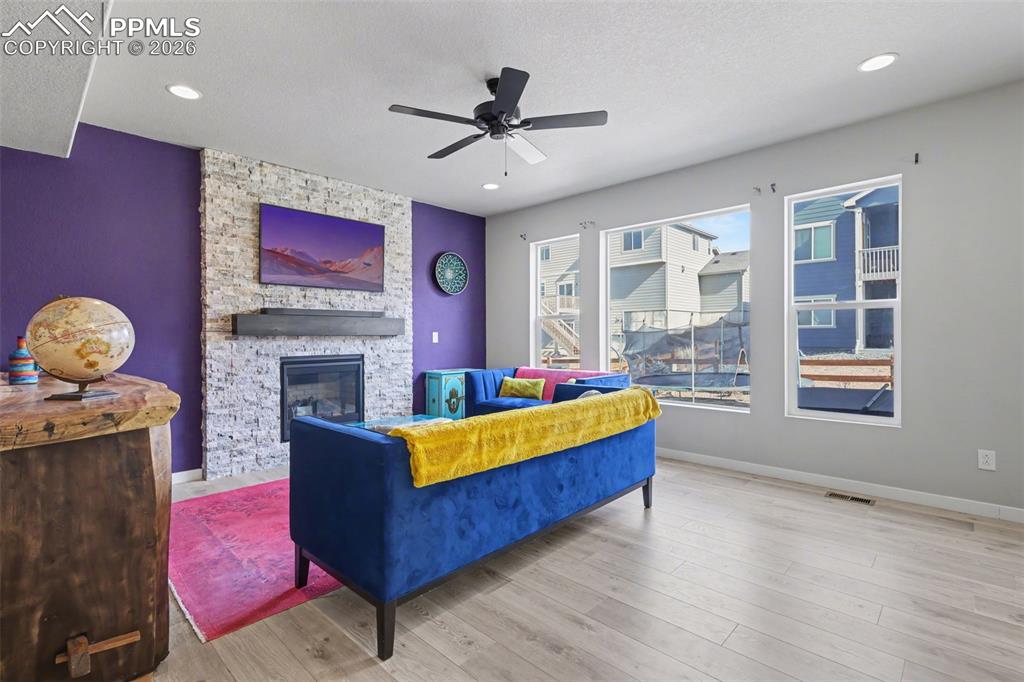 Image 15 of 45: Living Room