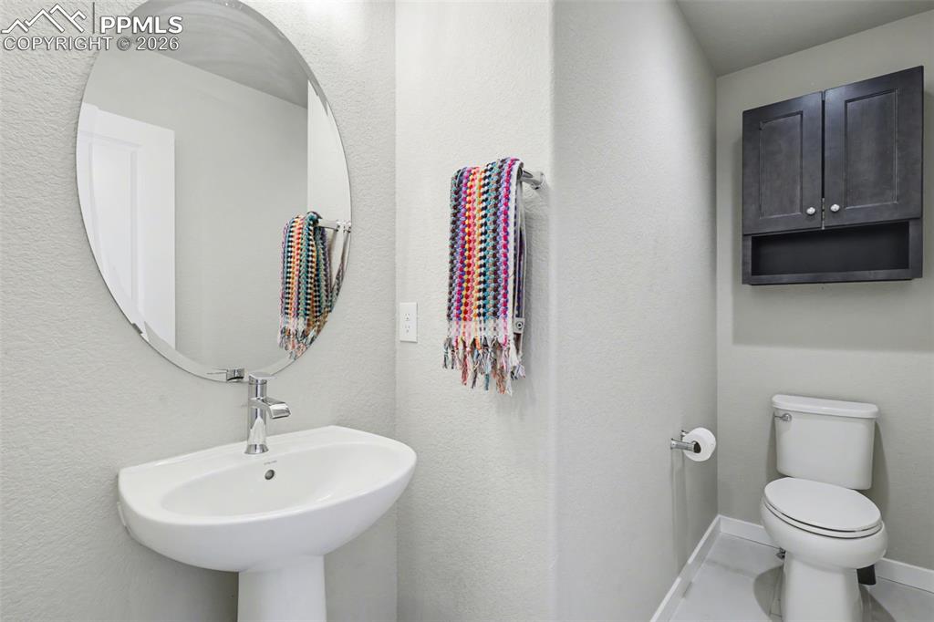 Image 17 of 45: Bathroom