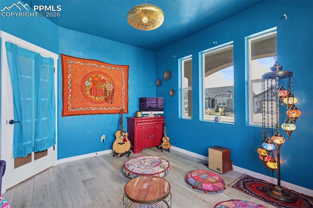 Image 19 of 45: Bonus Room