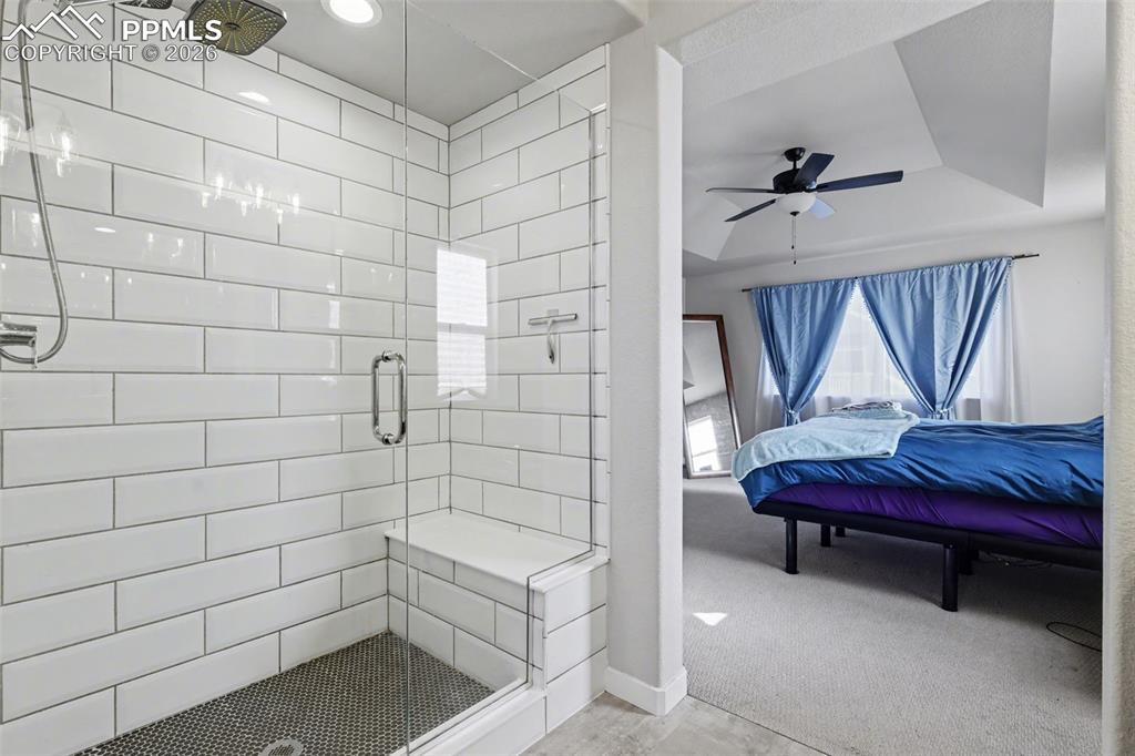 Image 26 of 45: Bathroom