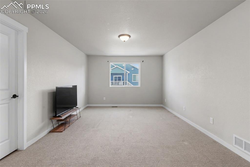 Image 27 of 45: Loft