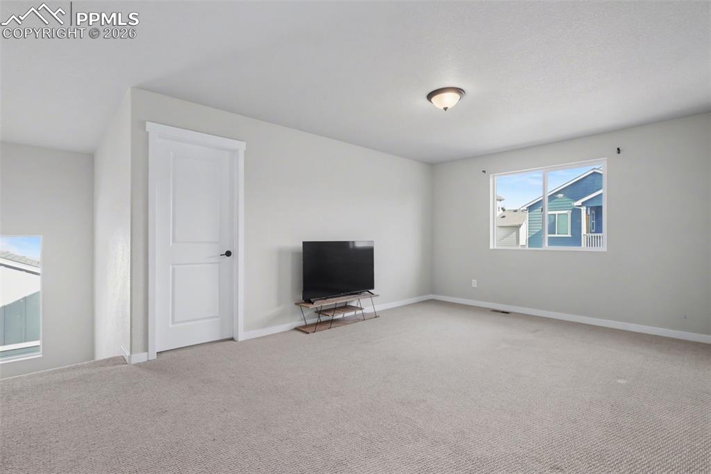 Image 28 of 45: Loft