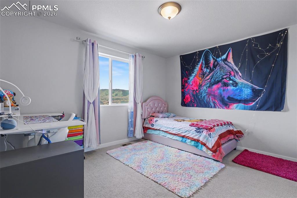 Image 35 of 45: Bedroom