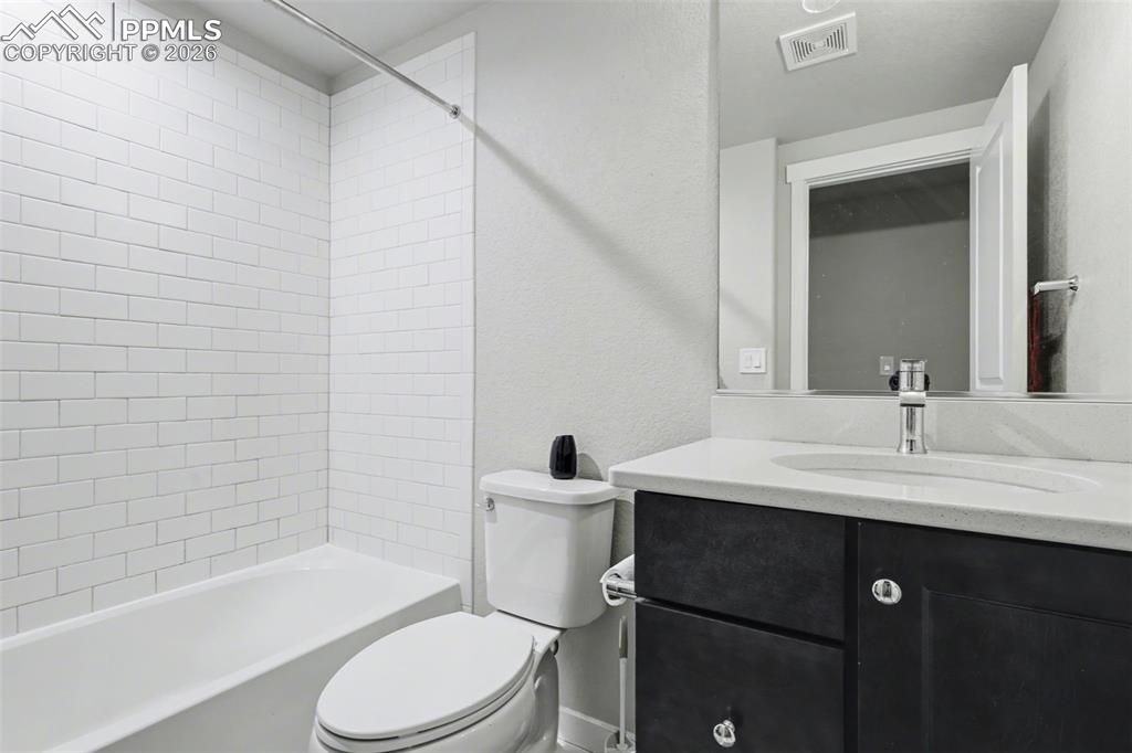 Image 39 of 45: Bathroom