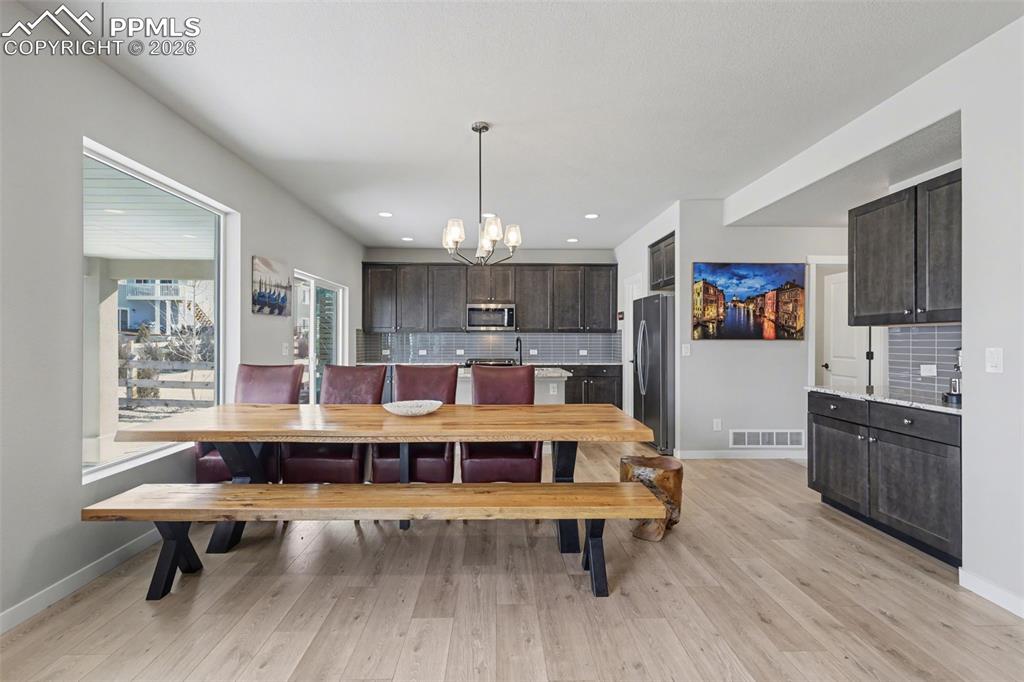 Image 8 of 45: Dining Area