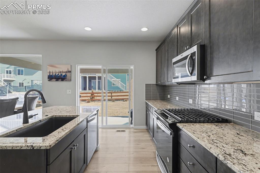 Image 9 of 45: Kitchen