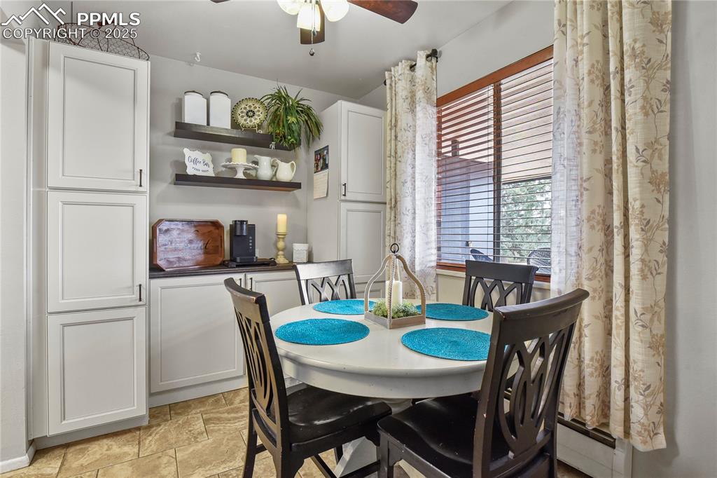 Image 12 of 36: Dining Area