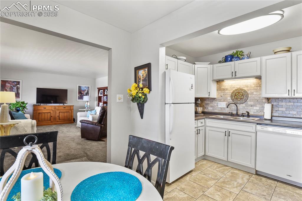 Image 14 of 36: Kitchen
