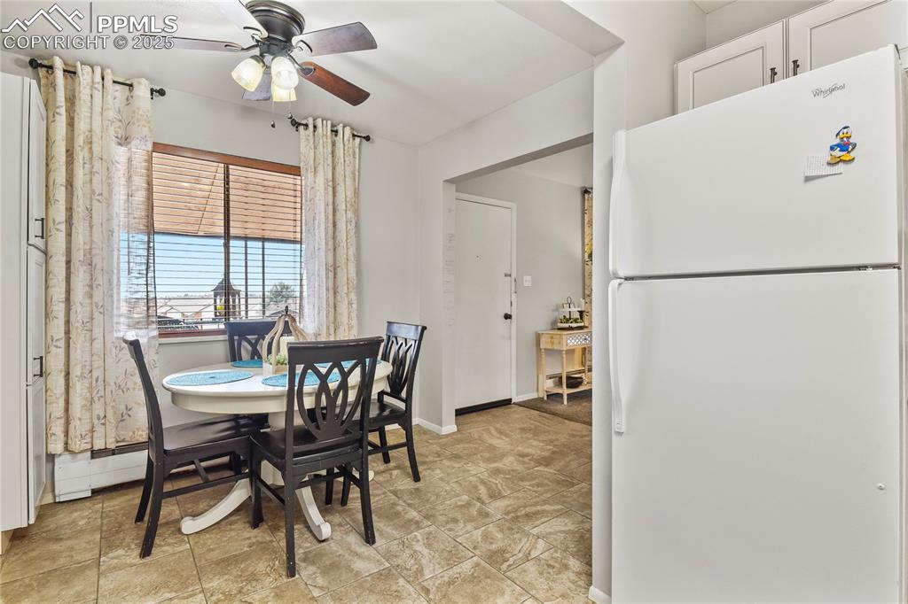 Image 17 of 36: Dining Area