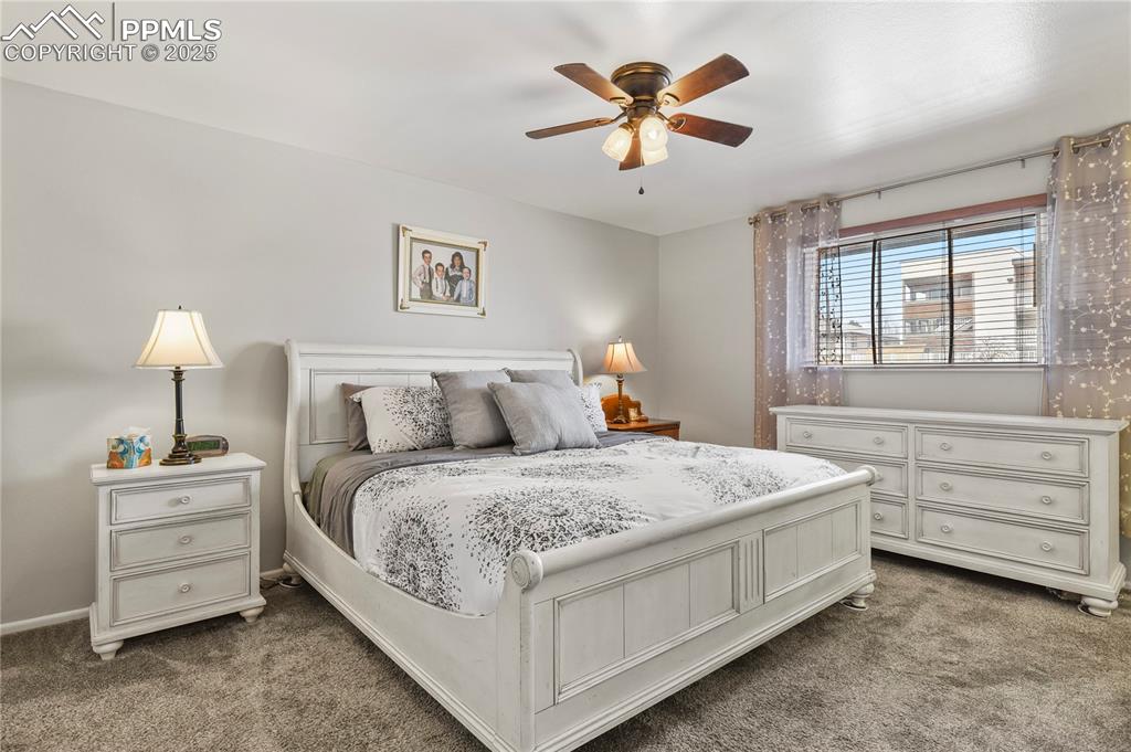 Image 19 of 36: Bedroom