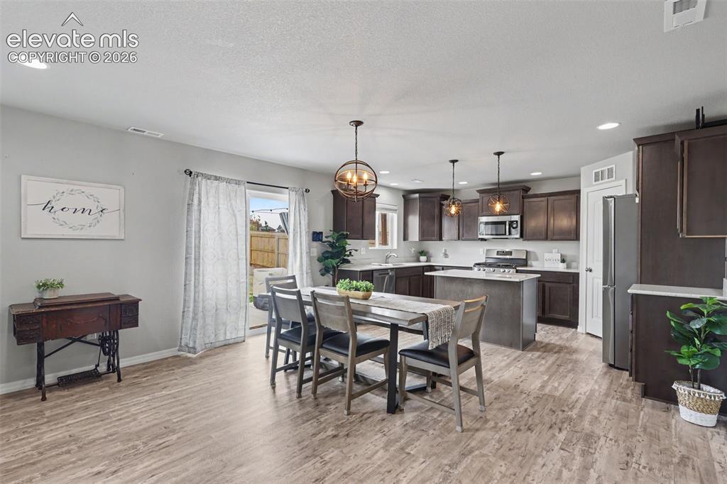 Image 13 of 38: Dining Area