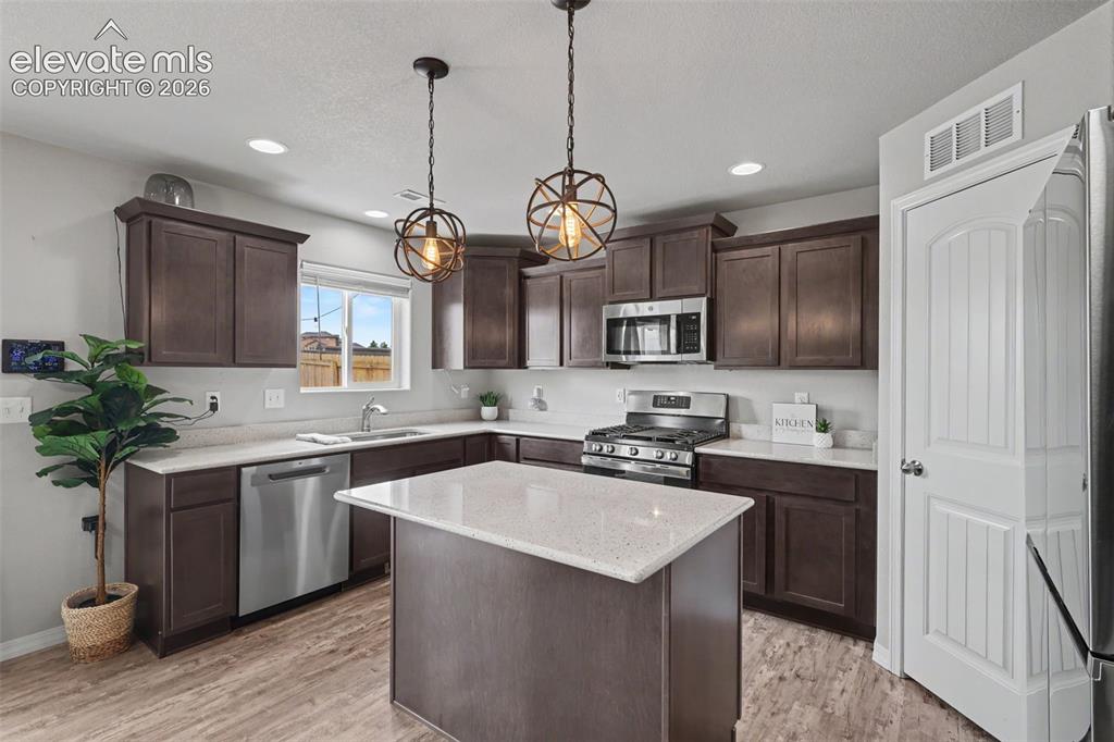 Image 14 of 38: Kitchen