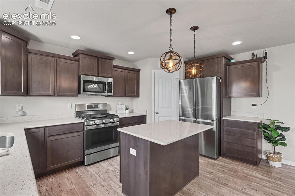 Image 15 of 38: Kitchen