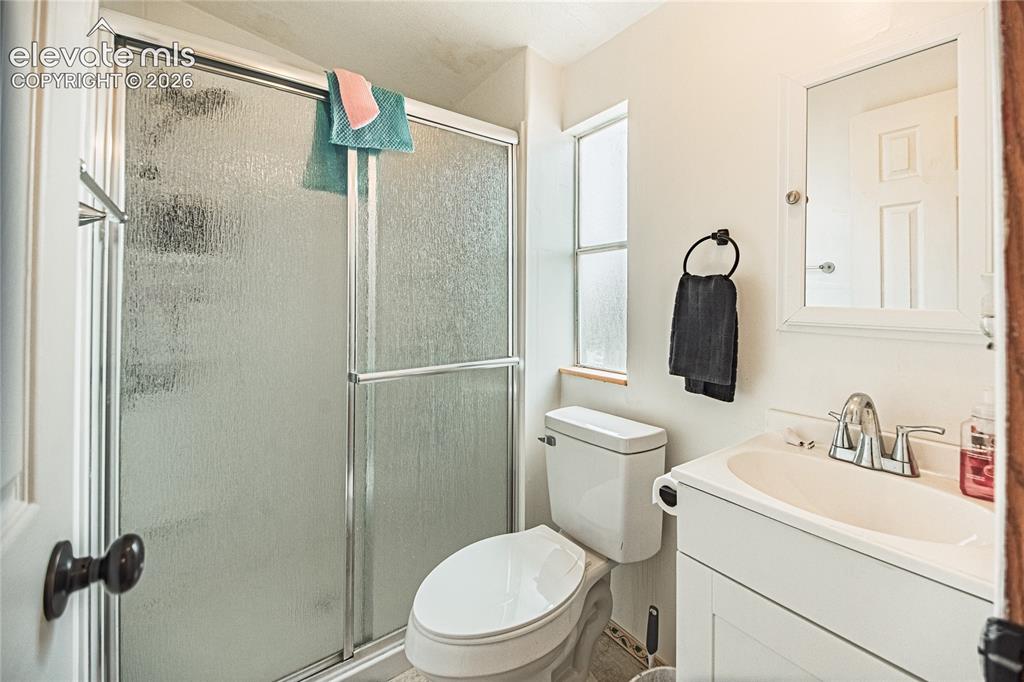 Image 15 of 26: Bathroom