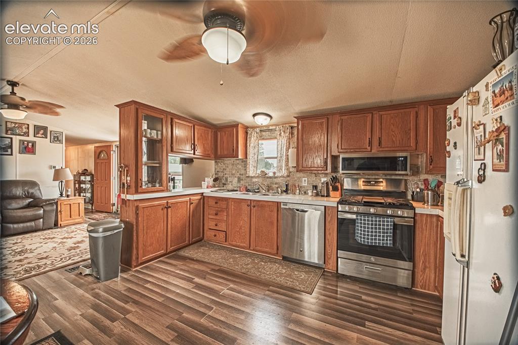 Image 8 of 26: Kitchen
