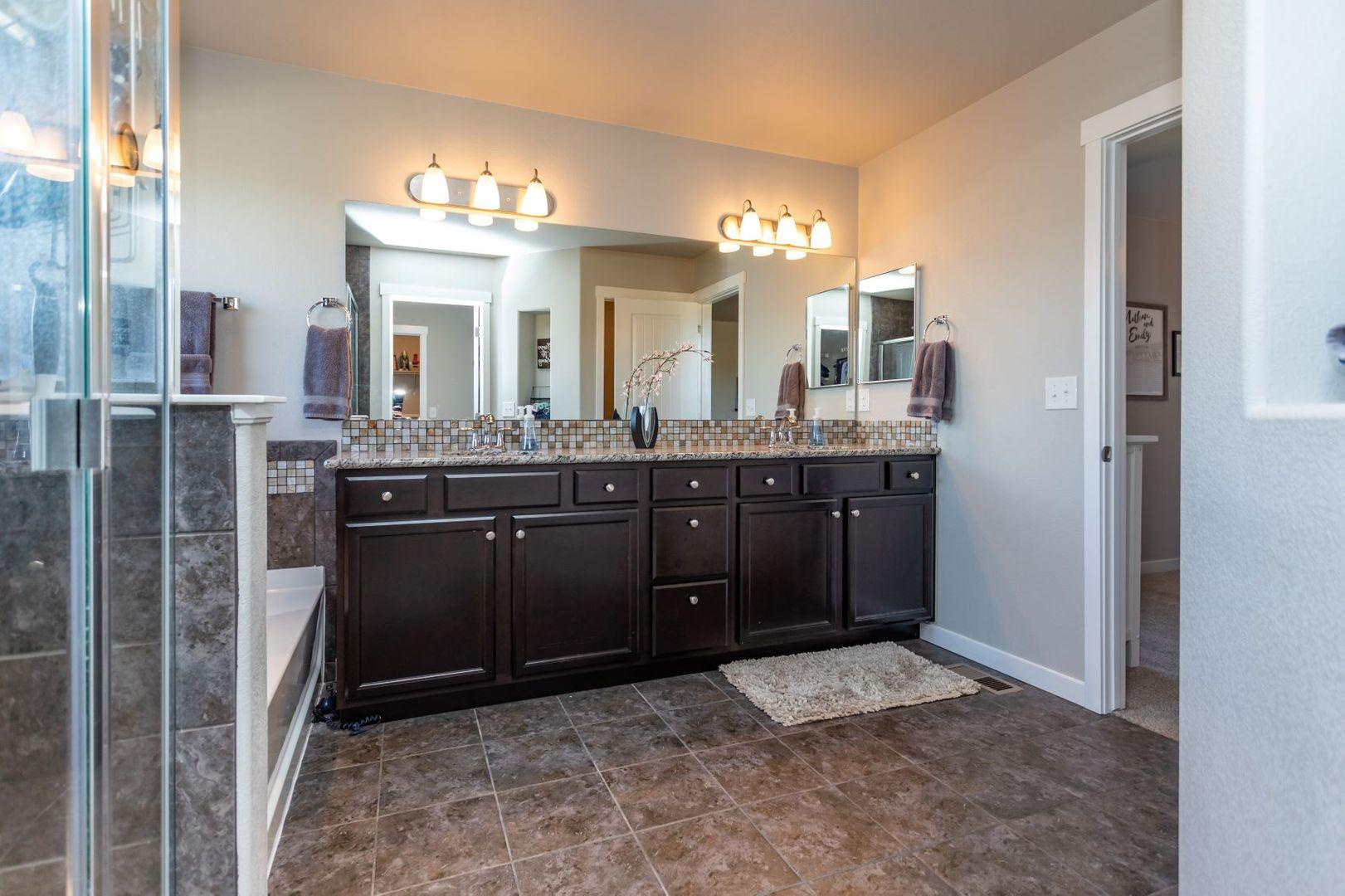 Image 32 of 44: No Description Available