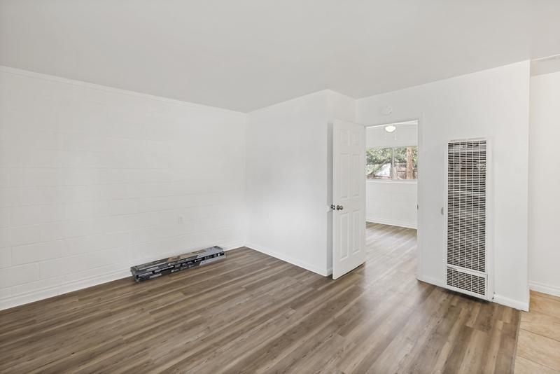 Image 3 of 10: No Description Available