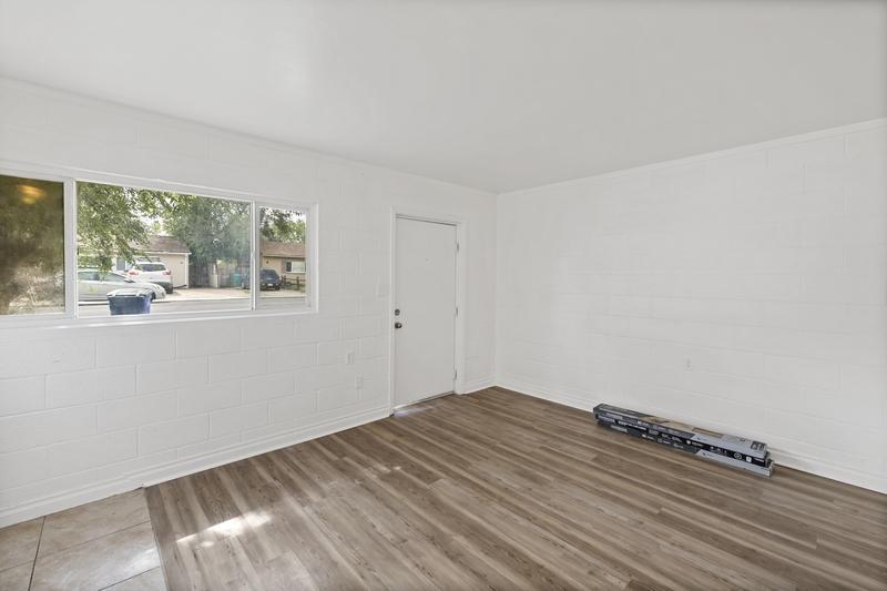 Image 4 of 10: No Description Available