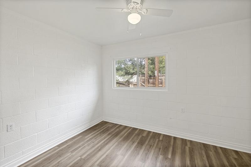 Image 7 of 10: No Description Available