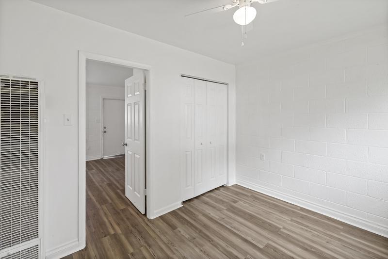 Image 8 of 10: No Description Available