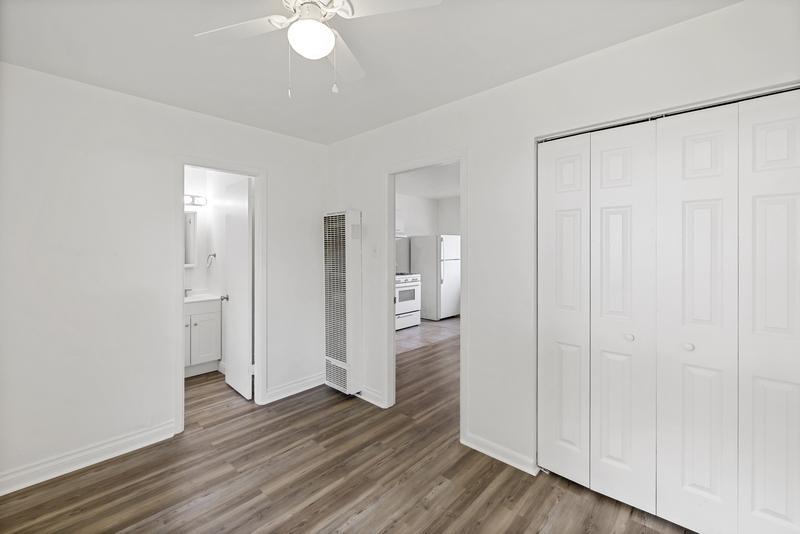 Image 9 of 10: No Description Available