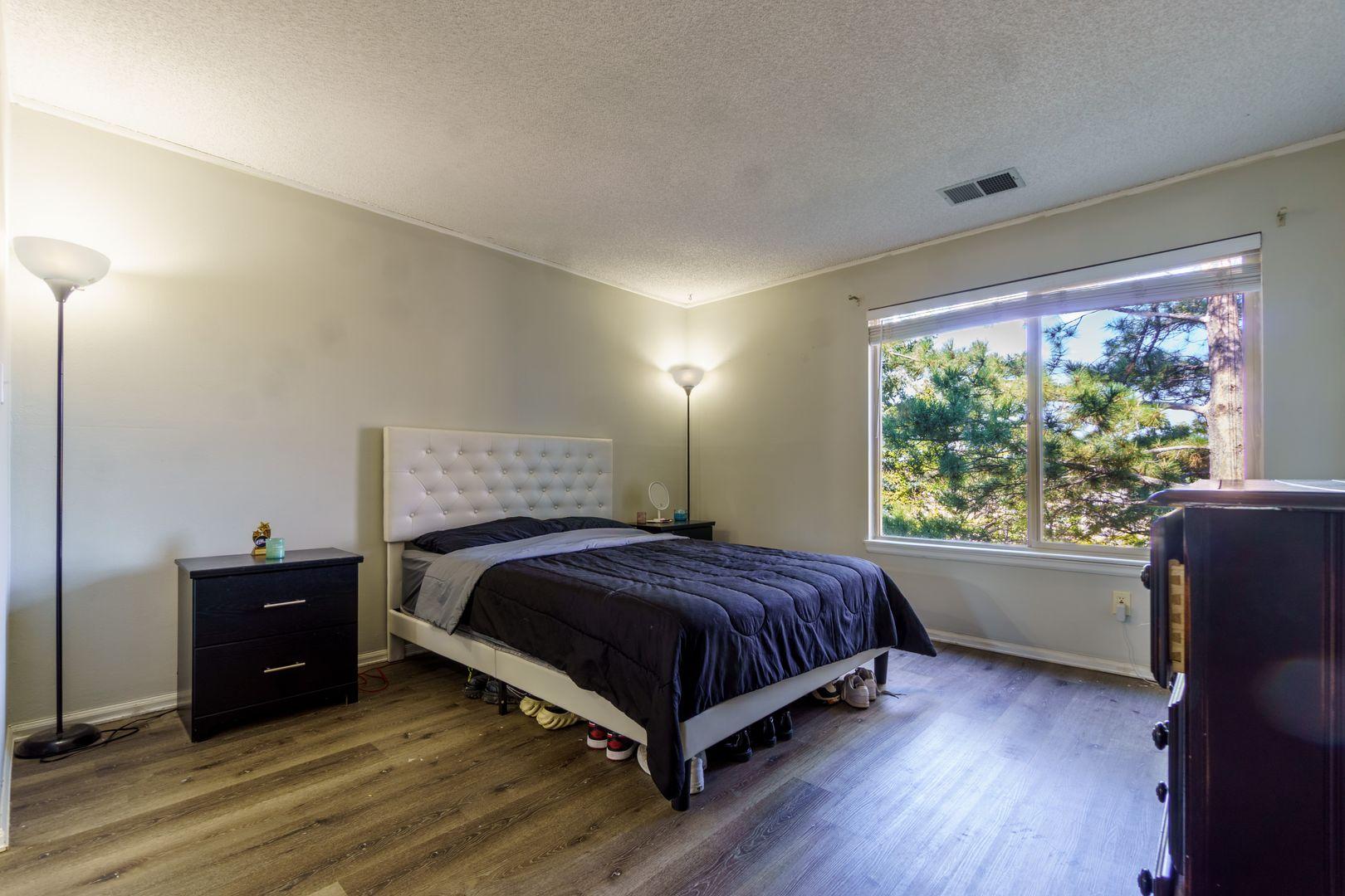 Image 8 of 18: No Description Available