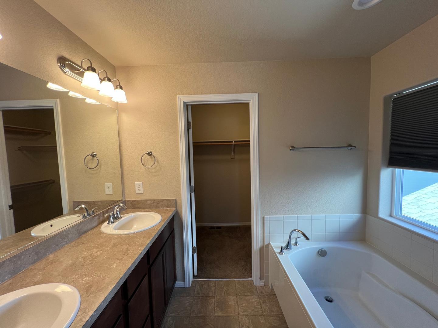 Image 11 of 19: No Description Available