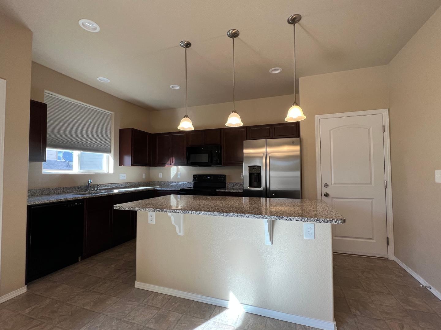 Image 2 of 19: No Description Available