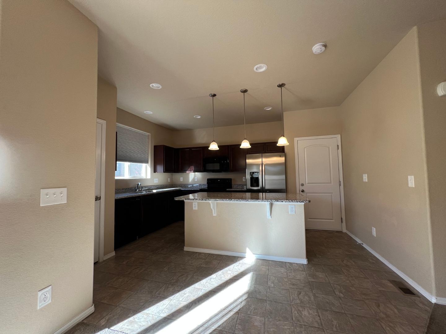 Image 4 of 19: No Description Available