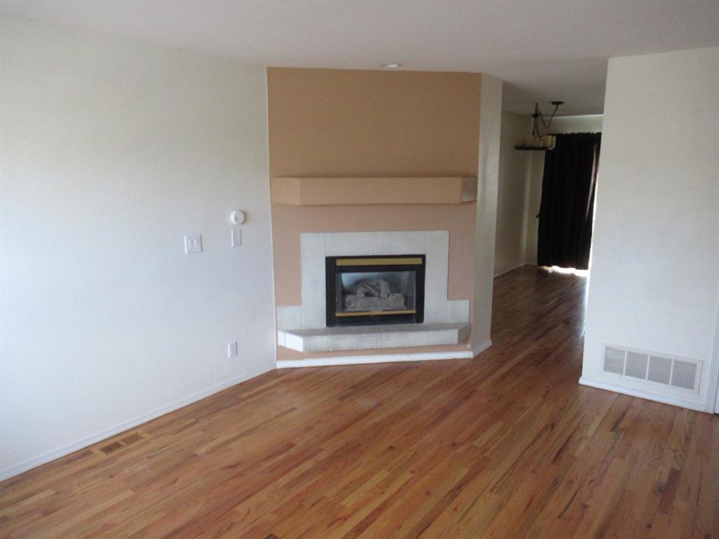 Image 2 of 11: No Description Available