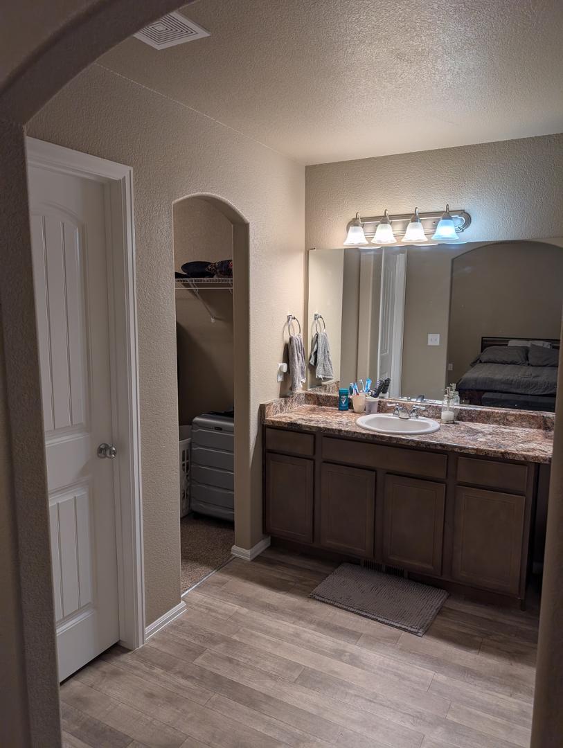 Image 16 of 19: No Description Available