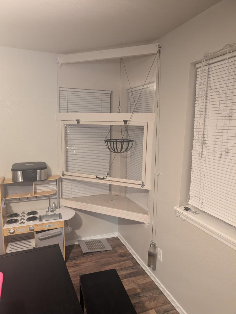 Image 19 of 19: No Description Available