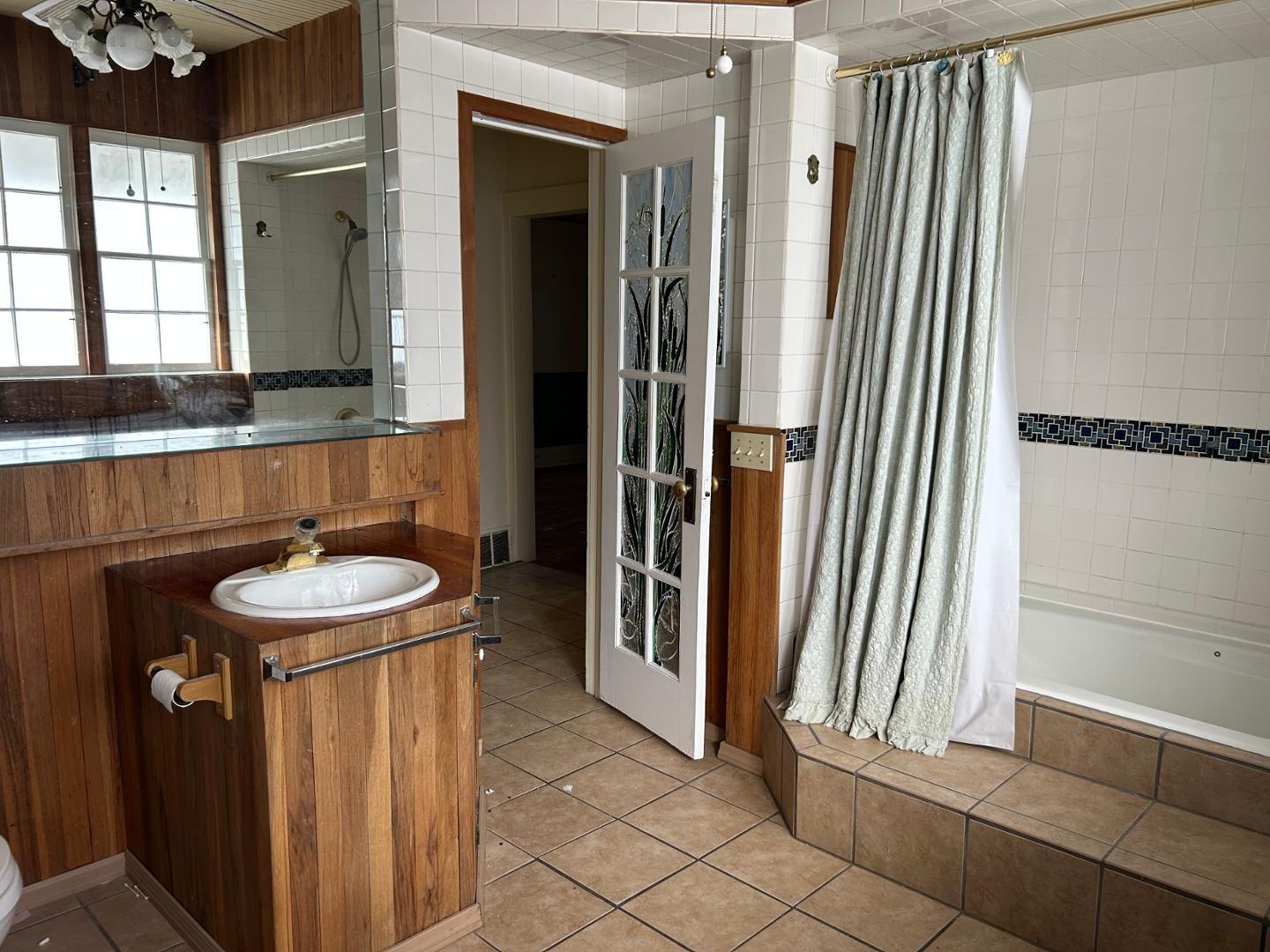 Image 9 of 14: No Description Available