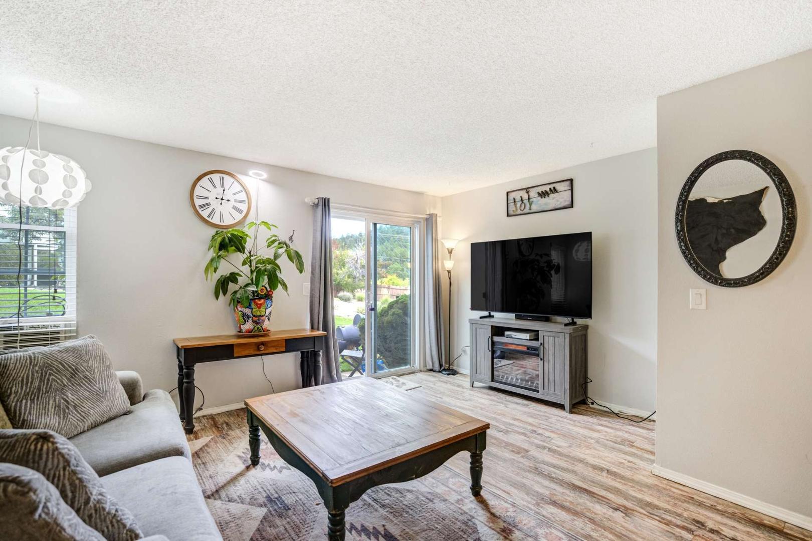 Image 2 of 49: No Description Available