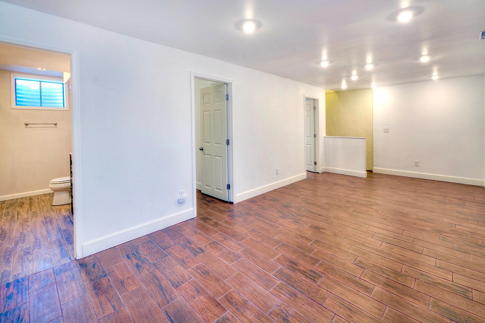 Image 21 of 25: No Description Available