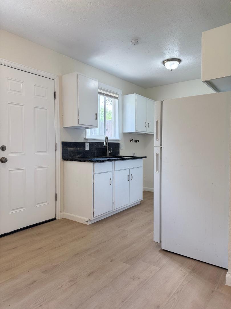 Image 2 of 17: No Description Available