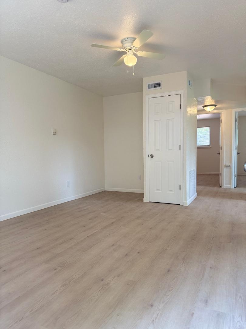 Image 7 of 17: No Description Available