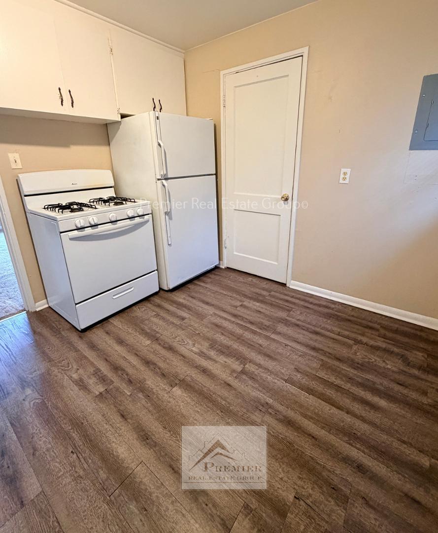 Image 10 of 11: No Description Available