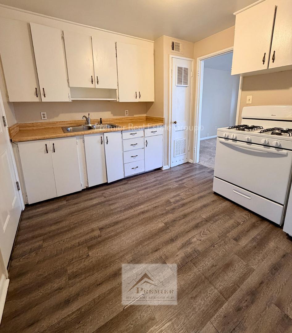 Image 6 of 11: No Description Available