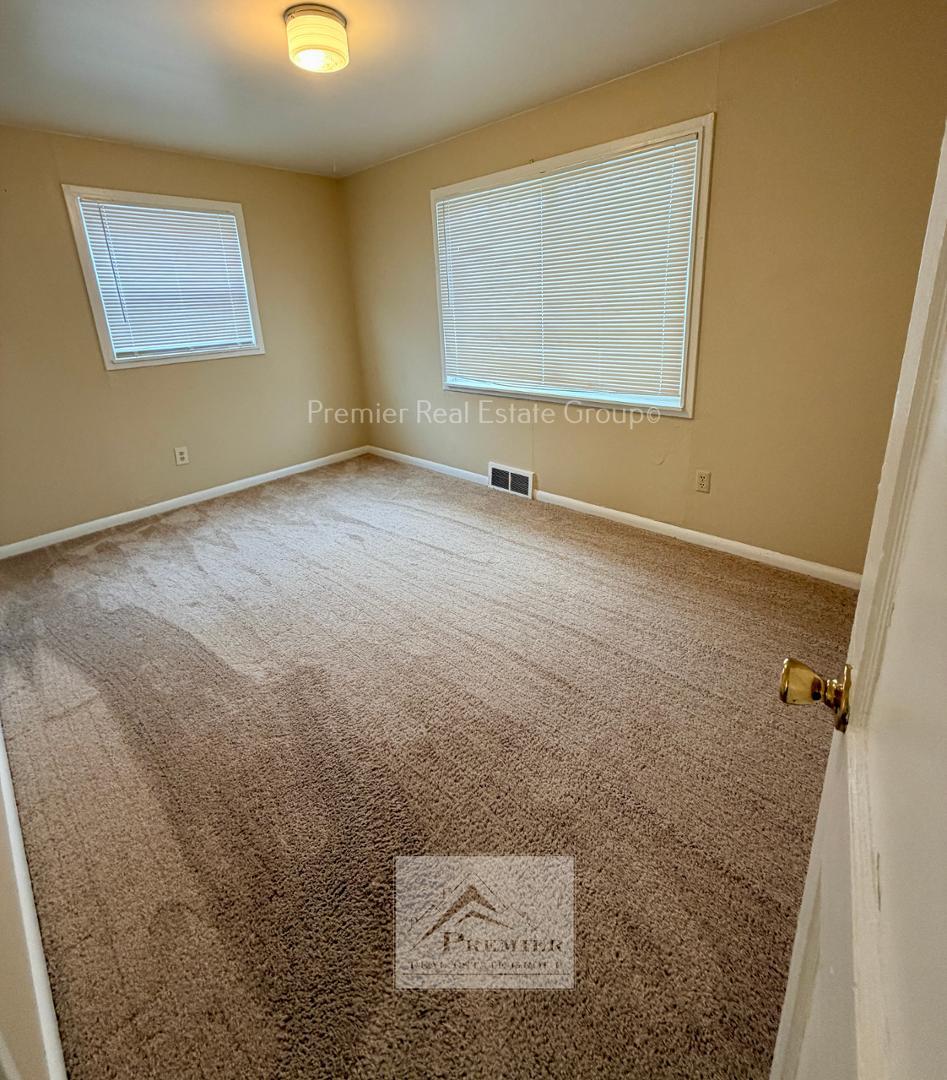 Image 7 of 11: No Description Available