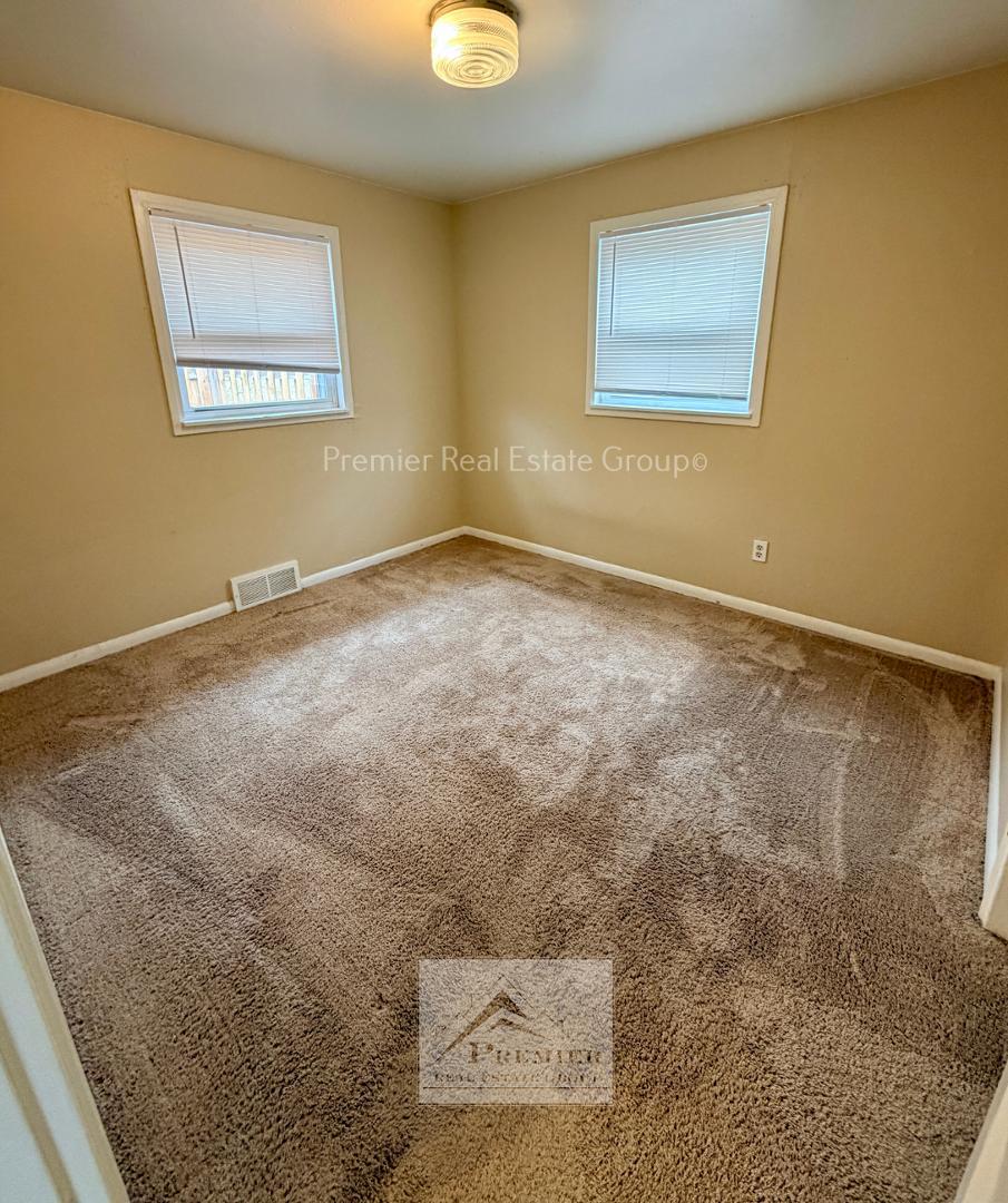 Image 8 of 11: No Description Available