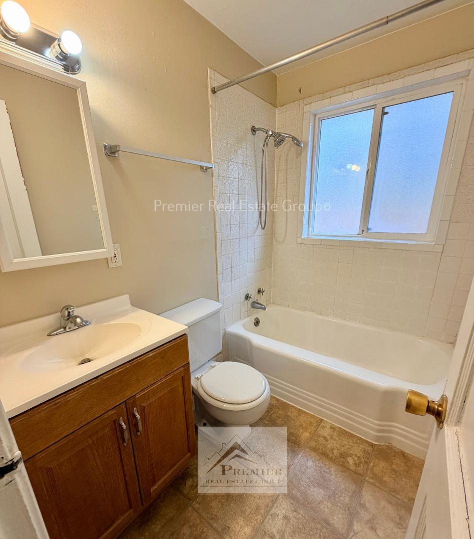 Image 9 of 11: No Description Available