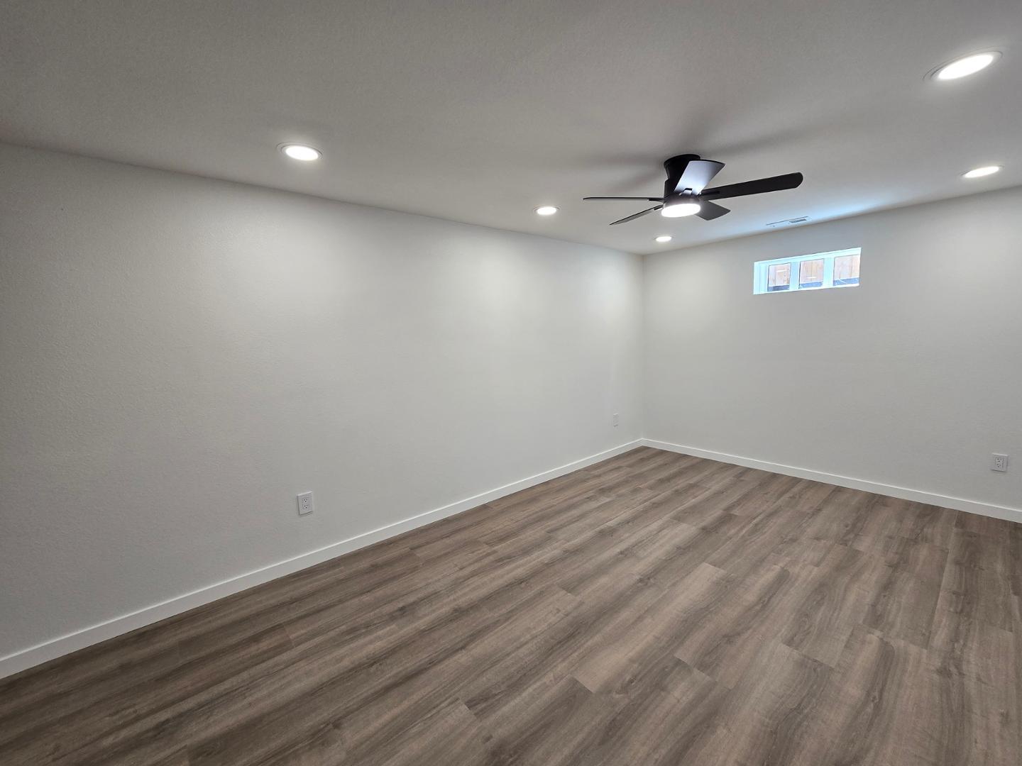 Image 3 of 21: No Description Available