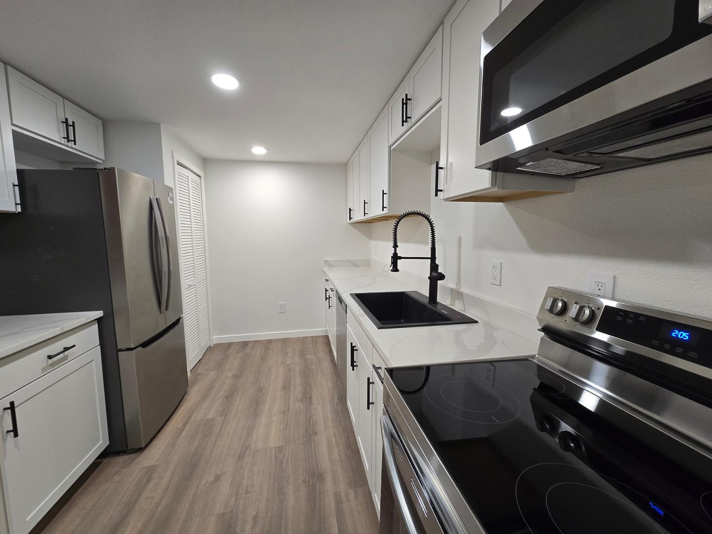 Image 7 of 21: No Description Available