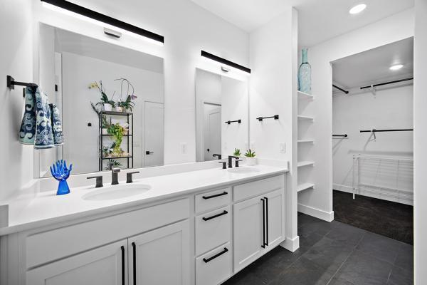 Image 34 of 50: No Description Available