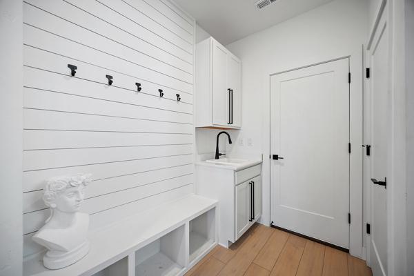 Image 40 of 50: No Description Available