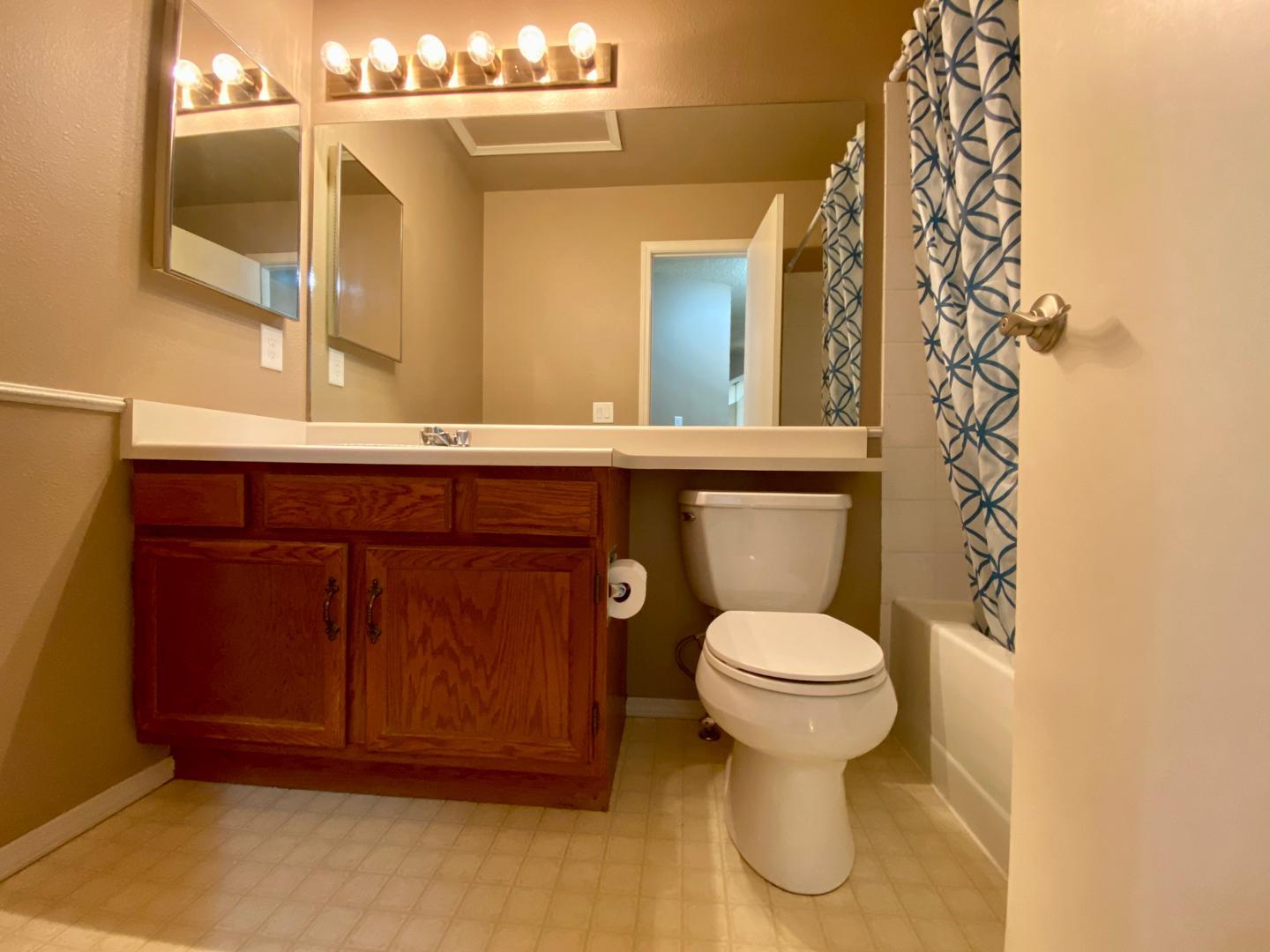 Image 15 of 17: No Description Available