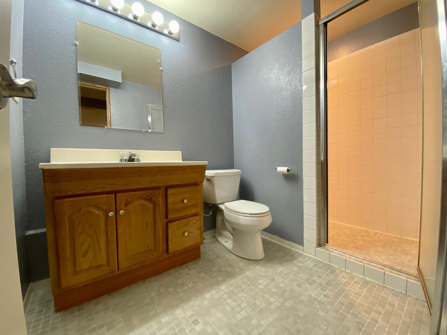 Image 17 of 17: No Description Available