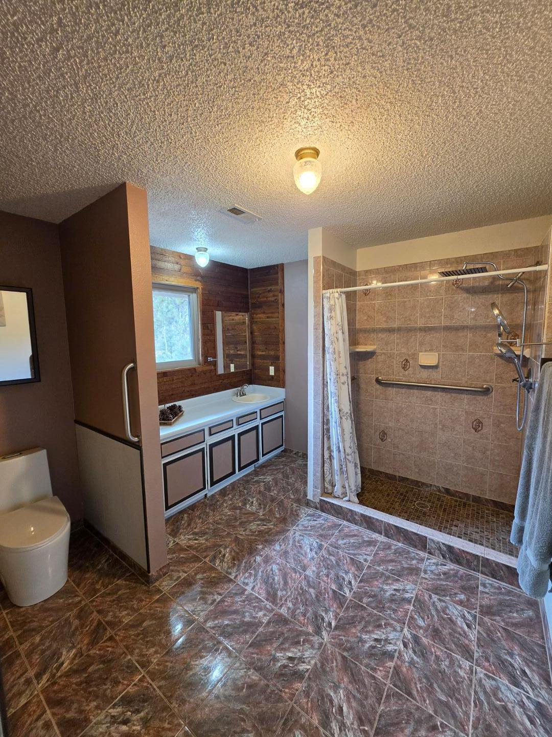 Image 15 of 25: No Description Available